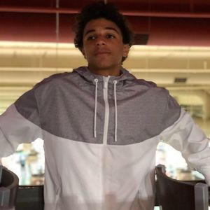 Meet your Posher, Devin